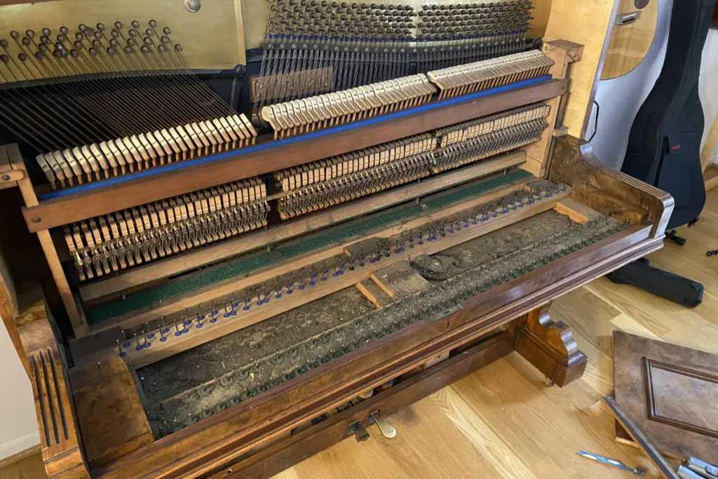 old-piano-ready-to-remove